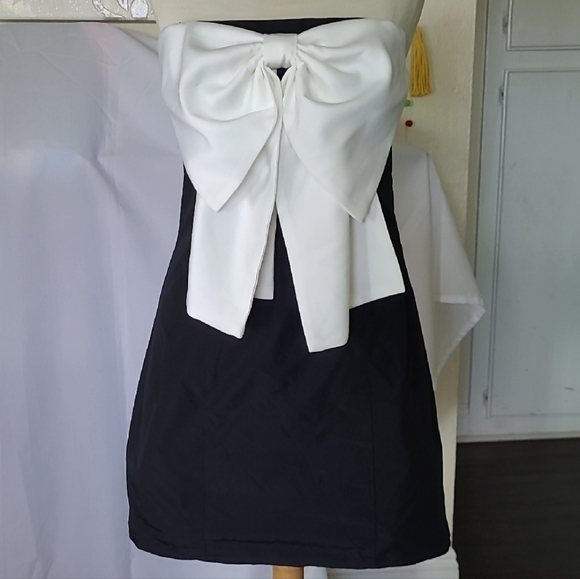 Kimchi Blue Black and White Strapless Sheath Dress - Picture 1 of 6